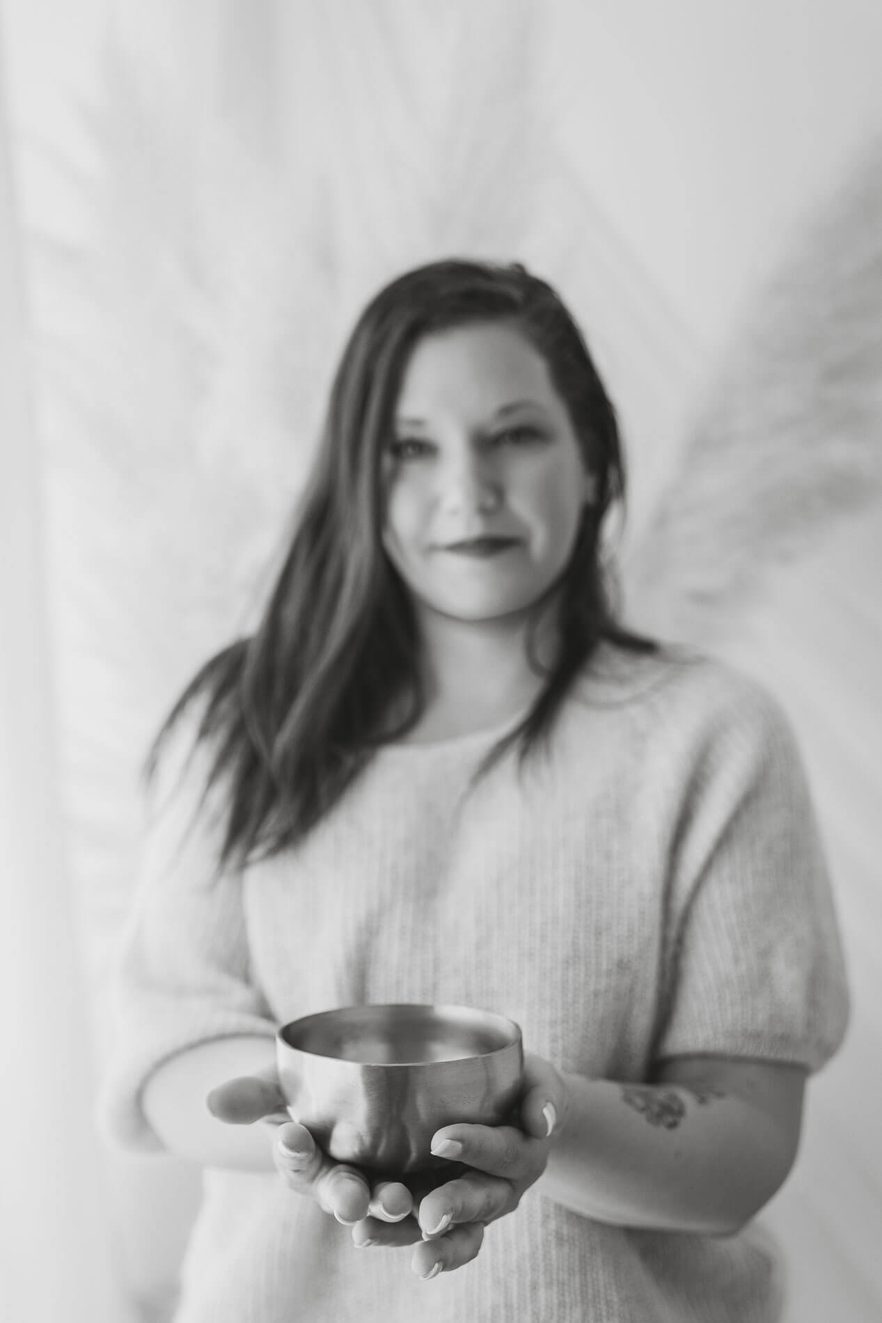 Vanessa, coach de vie qui t'aide à révéler ton potentiel au travers de plusieurs accompagnements et soins, tel que la sonothérapie